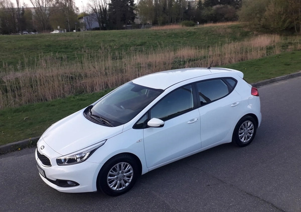 Kia Ceed cena 37700 przebieg: 112000, rok produkcji 2015 z Łódź małe 172